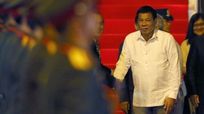 Radrigo Duterte regional məsələlərin müzakirəsinə qatılmaq üçün Laosa gəlib