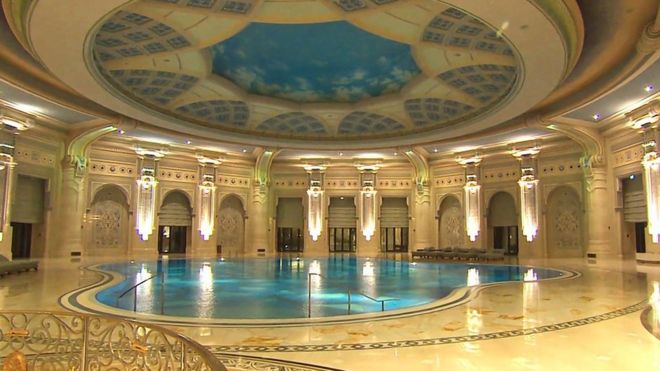 La piscina del hotel Ritz-Carlton de Riad.