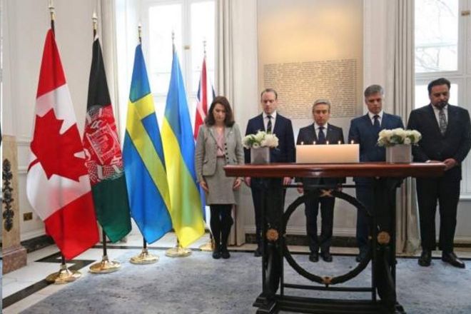 عکس آرشیوی از ادای احترام به قربانیان حادثه سقوط هواپیمای مسافربری اوکراین