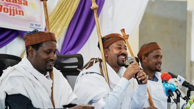 MM Abiy Ahimad yeroo hawaasa Booranaa waliin mariyatan