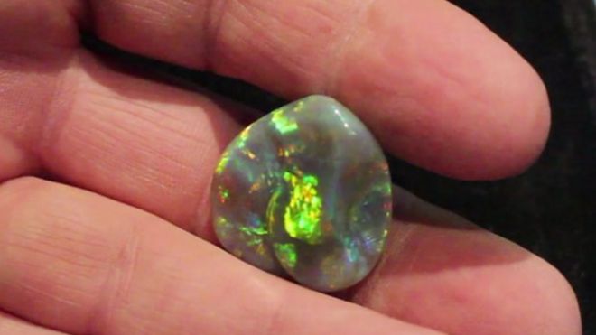 لماذا يزداد الطلب على أحجار الأوبال الكريمة؟