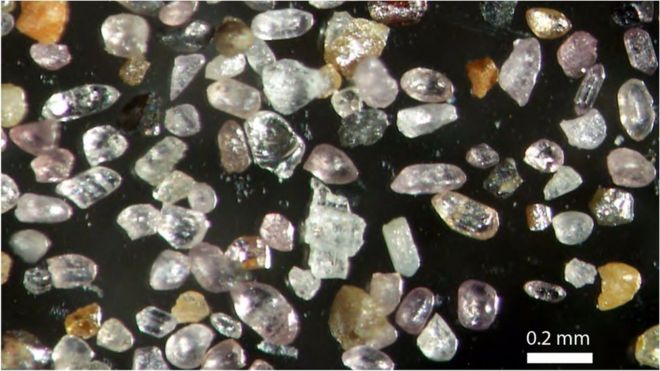 Коллекция минеральных зерен, которые помогли проследить происхождение палео-реки