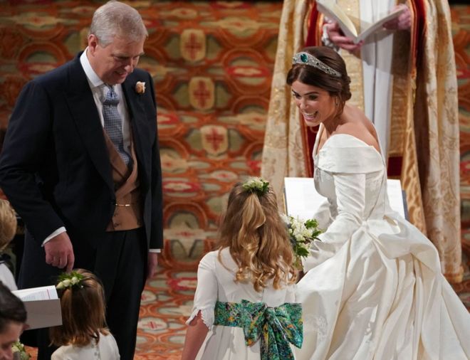Принцесса Евгений приезжает на свадьбу к Джеку Бруксбанку в часовню Святого Георгия в Виндзорском замке, Виндзор, Великобритания,