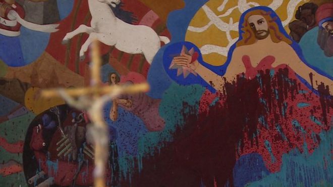 На стенах часовни монастыря Гуча Гора нарисованы следы краски