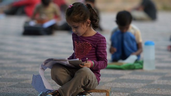 پاکستان میں تعلیم کے شعبے کے بارے میں تازہ رپورٹ کے مطابق دو کروڑ سے زائد پاکستان بچے سکولوں سے باہر ہیں