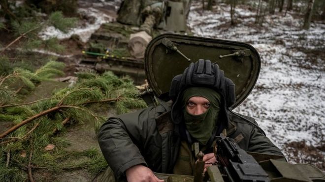 Ukrajinski vojnik na vežbi oružanih snaga na granici sa Belorusijom