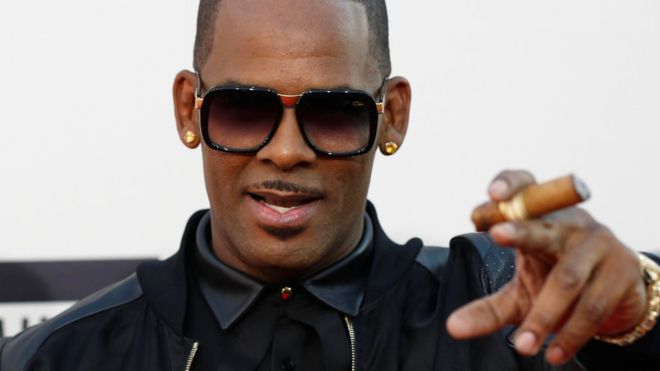 Singer R Kelly arrives at the 41st American Music Awards in Los Angeles, California November 24, 2013