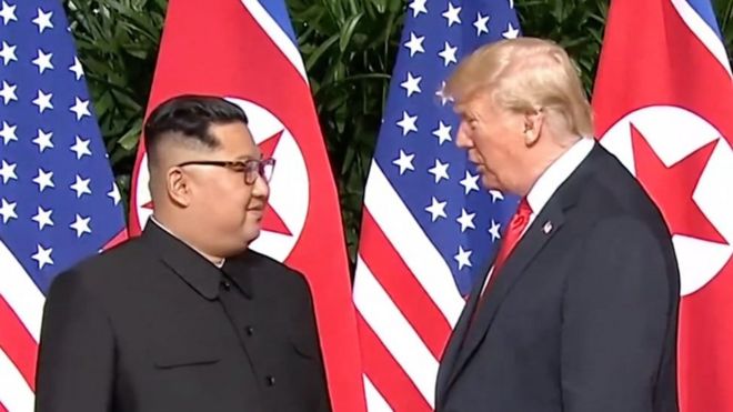 Дональд Трамп и Ким Чен Ын на встрече в Сингапуре.