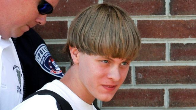 Dylann Roof cuando fue llevado a la corte en Shelby, Carolina del Norte en junio de 2015.