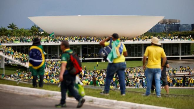 Bolsonaristas em frente ao Congresso