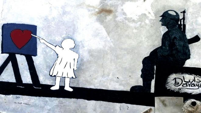 Monetario menta Absorbente Una obra de Banksy se autodestruye tras ser vendida por más de un millón de  dólares en la casa de subastas Sotheby's - BBC News Mundo