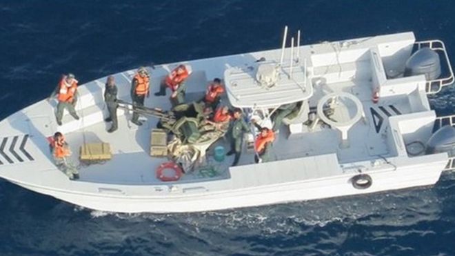 Министерство обороны США: Снимки, полученные с вертолета MH-60R Военно-морского флота США военно-морского флота Исламской революционной гвардии после удаления неразорвавшейся мины с миной из M / T Kokuka Courageous.