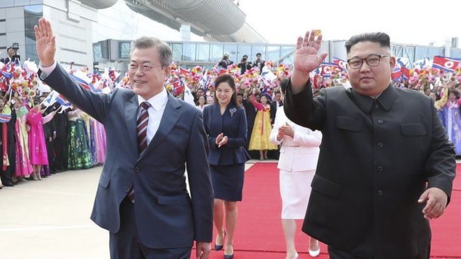 북한 김정은 위원장은 지난 9월 문재인 대통령과 평양회담에서 서울 답방을 약속했다