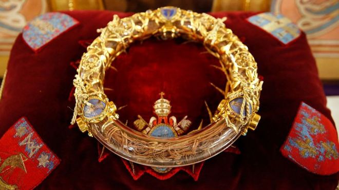 Aunque su autenticidad no está verificada, la corona de espinas es una de las reliquias más valoradas por los creyentes parisinos.