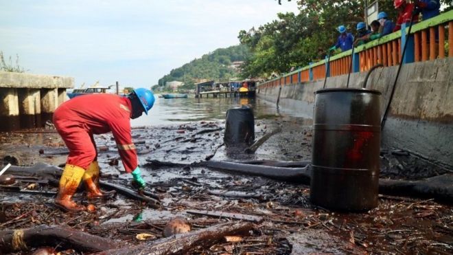 Tumpahan Minyak Dan Gas Proyek Pertamina Di Laut Jawa: Ribuan Karung ...