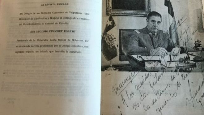 Страница в школьной газете гордо отображает фотографию генерала Аугусто Пиночета