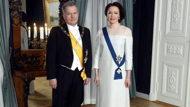 La primera dama finlandesa, Jenni Haukio, con su vestido hecho de abedules reciclados.
