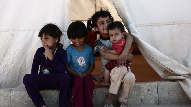 Дети в лагере для перемещенных лиц в захваченной повстанцами сирийской провинции Идлиб 2 сентября 2018 года