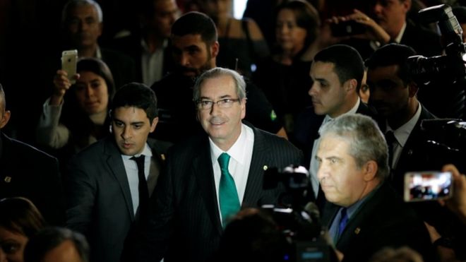 Эдуардо Кунья прибывает в Конгресс в Бразилиа, чтобы объявить о своей отставке