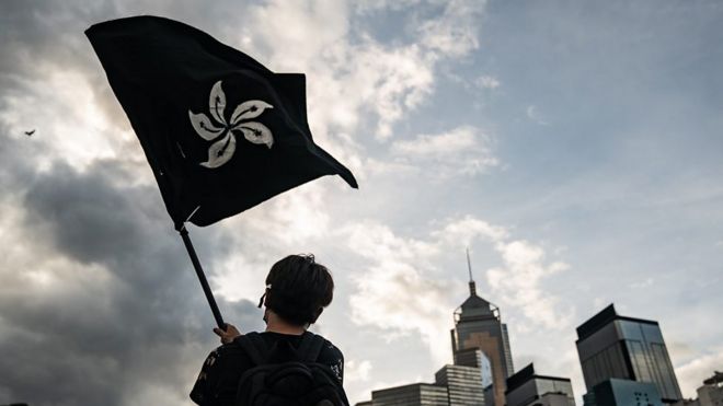 香港旺角游行偏离线路多处冲突警方发催泪弹 c News 中文