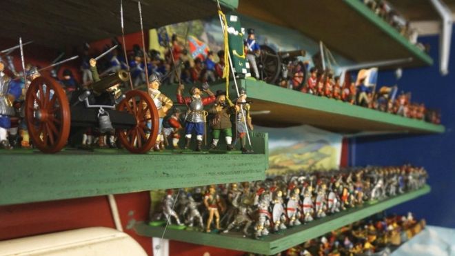 Коллекция игрушечных солдат