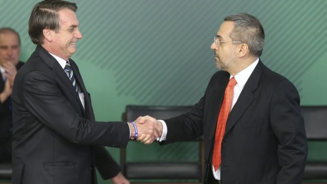 Posse de Weintraub em 9 de abril