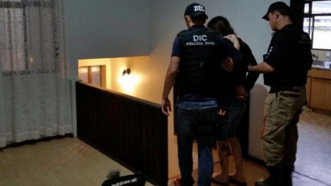 Женщина арестована как часть крупной анти-педофилии в Бразилии