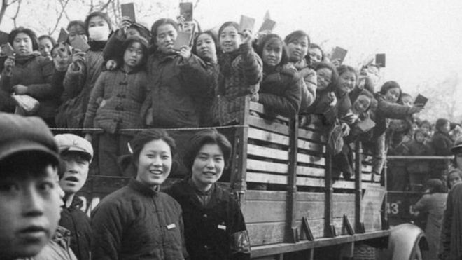 Hồng vệ binh là phong trào tư tưởng thanh thiếu niên Trung Quốc "thanh lọc" Đảng Cộng sản của Chủ tịch Mao
