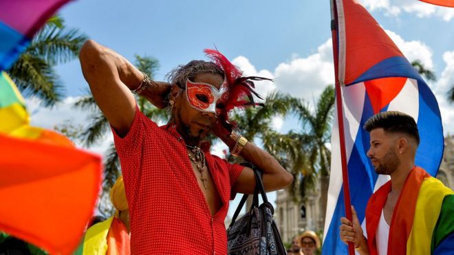 Более сотни человек приняли участие в несанкционированной демонстрации за права ЛГБТ в Гаване в субботу, 11 мая 2019 года