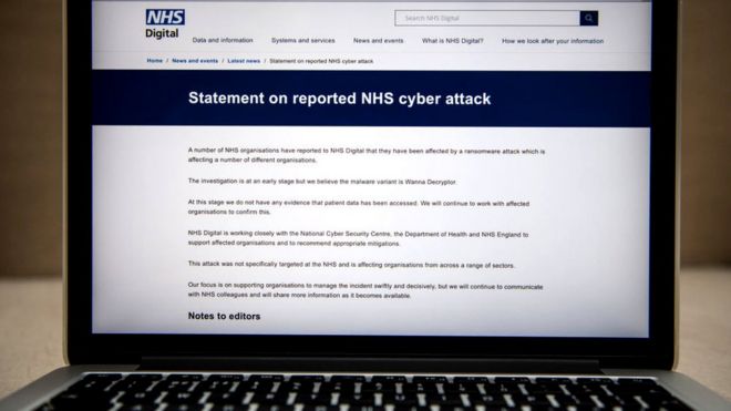 Цифровая выписка NHS на ноутбуке