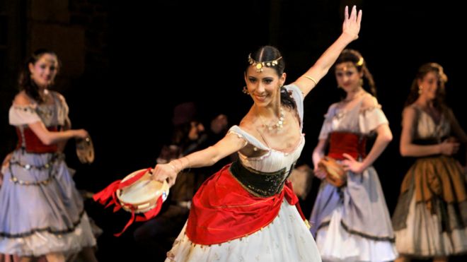 Elisa Carillo, Primera bailarina del Ballet Estatal de BerlÃ­n y ganadora de el Premio Benois de la Danza, mÃ¡ximo galardÃ³n del ballet.