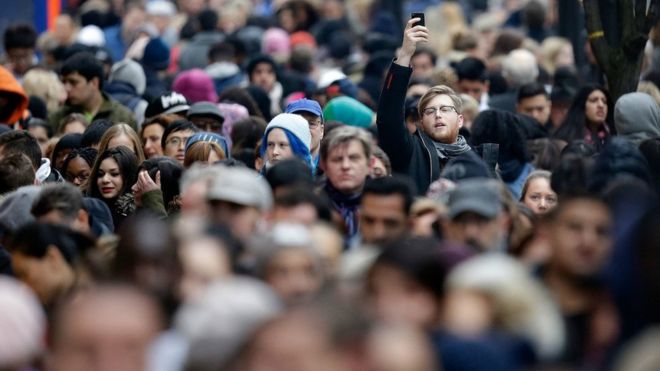 Толпа людей на Оксфорд-стрит