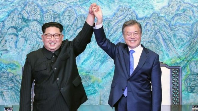 North Korean President Kim Jong-un (left) and South Korean President Moon Jae-in. Photo: 27 April 2018