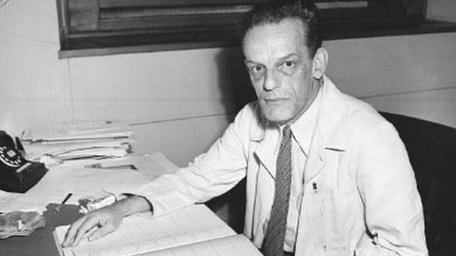 En 1951, Max Theiler, médecin sud-africain, est distingué par le Prix Nobel de Médecine pour ses recherches sur la fièvre jaune, et les moyens de lutte contre cette maladie.