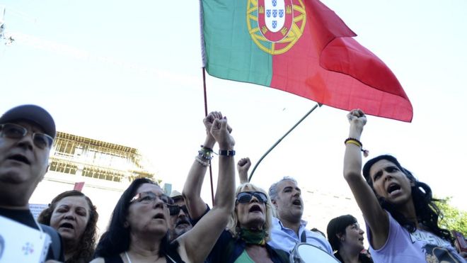 Португальцы протестуют против условий финансовой помощи стране в 2011 году
