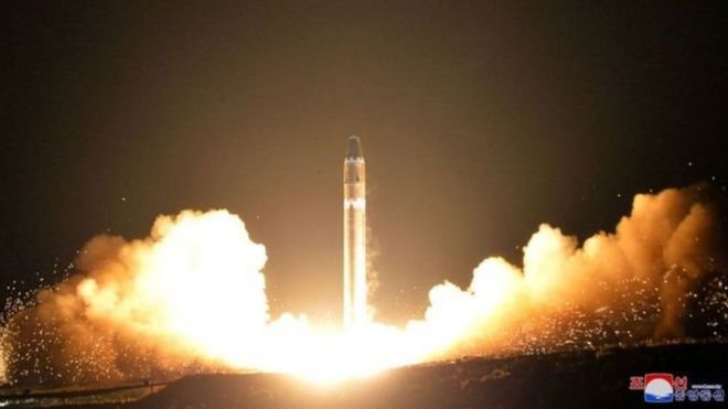 Tên lửa của Bắc Hàn phóng hôm 27/11 được cho là đã nổ tung khi quay trở lại trái đất