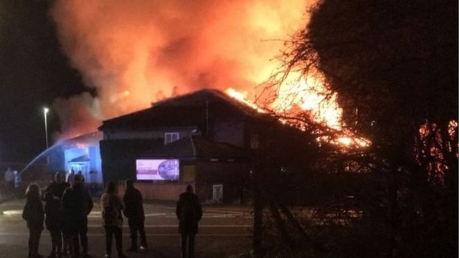 Пожар на воротах в отель Уэльса