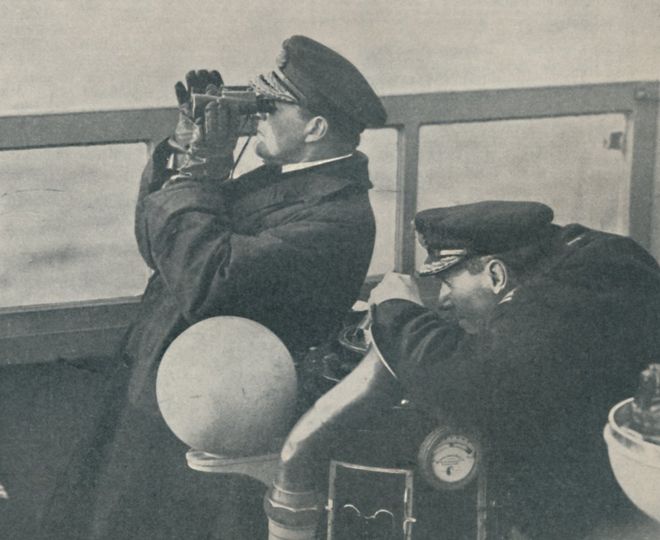 Адмирал сэр Дэвид Битти, главнокомандующий Большого флота, наблюдает, как немецкий флот открытого моря возглавляет Ферт-оф-Форт ', около 1918 года,