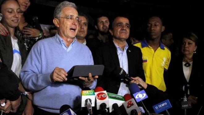 Uribe, mientras daba su discurso tras el resultado del referendo.