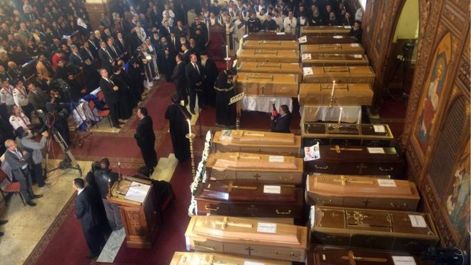 Похороны жертв нападения возле Коптского собора в Каире