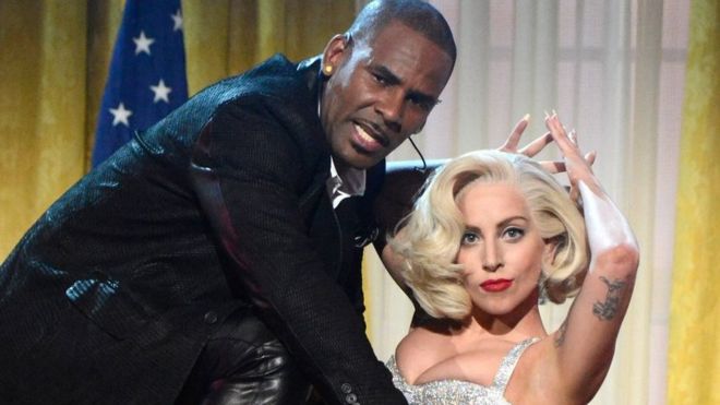 R Kelly and Lady Gaga perform together for 2013 American Music Award