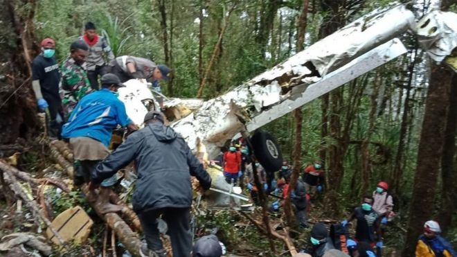 Pesawat ditemukan hancur di Gunung Menuk, Distrik Aerambakon