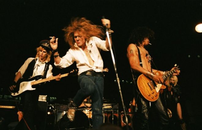 Guns'N'Roses выступают на 8-й ежегодной сцене улицы Лос-Анджелеса в сентябре 1985 года.