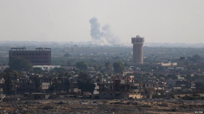 Дым поднимается с северного Синайского полуострова в южной части сектора Газа (1 июля 2015 г.)