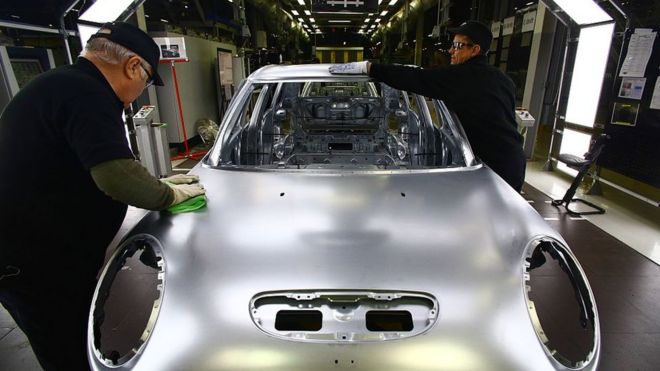 Рабочие на заводе по производству автомобилей BMW Mini, Коули, Оксфорд