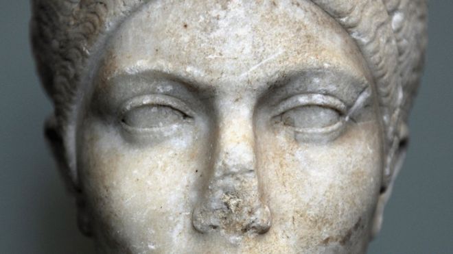 Busto en mármol de Vibia Sabina, emperatriz romana, cerca de 128 a.C.