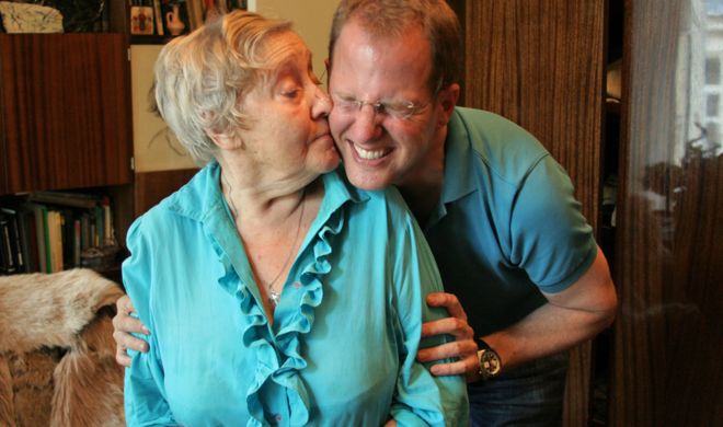 Nelly Slepkova kisses Jeff on the cheek