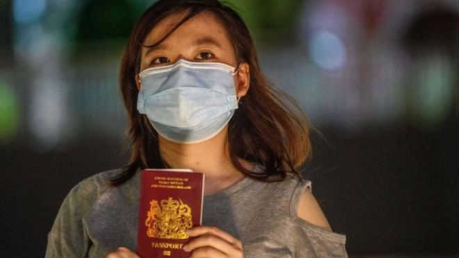 مواطنة من هونغ كونغ تحمل جواز سفر وطني بريطاني خارجي