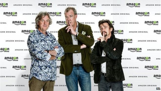 Джеймс Мэй, Джереми Кларксон и Ричард Хаммонд на фоне Amazon Prime