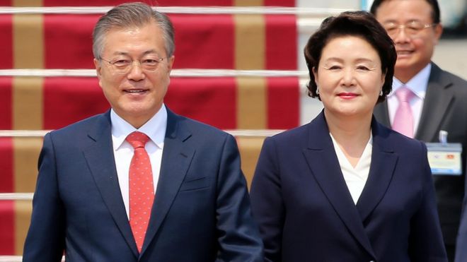 Tổng thống Hàn Quốc Moon Jae-in cùng Phu nhân đã đến Hà Nội hôm 22/3